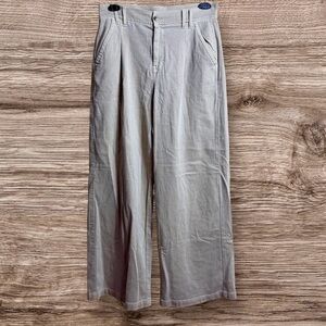 American Eagle super high-rise, wide leg khaki pants. Size 6.